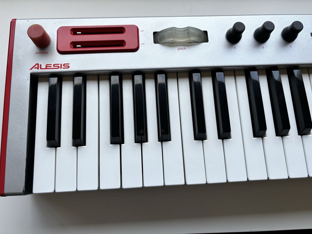 Alesis Micron sintetizador se modulação analogica