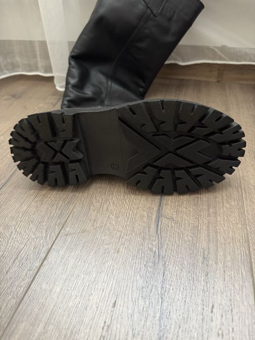 Продам шкіряні зимові високі чоботи ботильйони