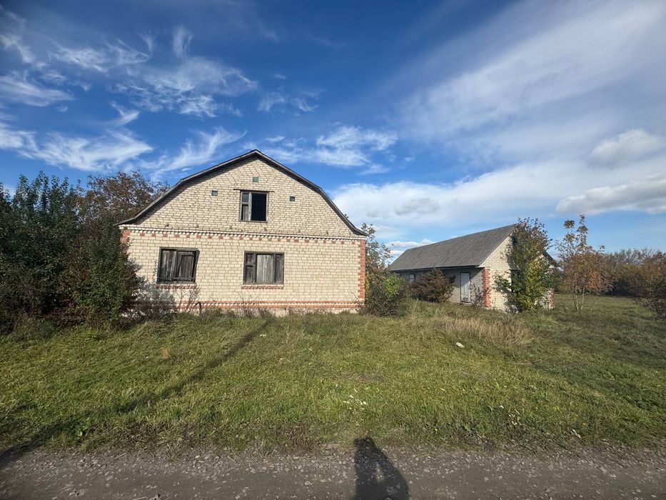 Продаж будинку з великою ділянкою у центрі села Нова Українка. 12 км