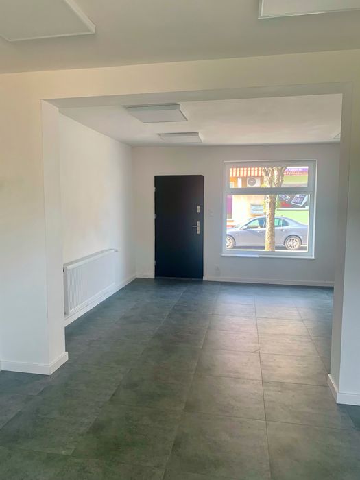 Lokal usługowy z dużą witryną – 37 m², niskie koszty utrzymania!