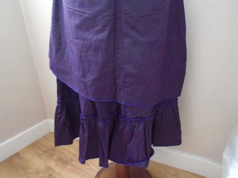 Vestido corte assimétrico com saia dupla/sobreposta
