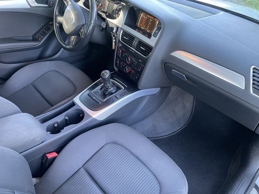 Audi a4 b8 avant 2.0tdi CAH 170km ,xenon led manual