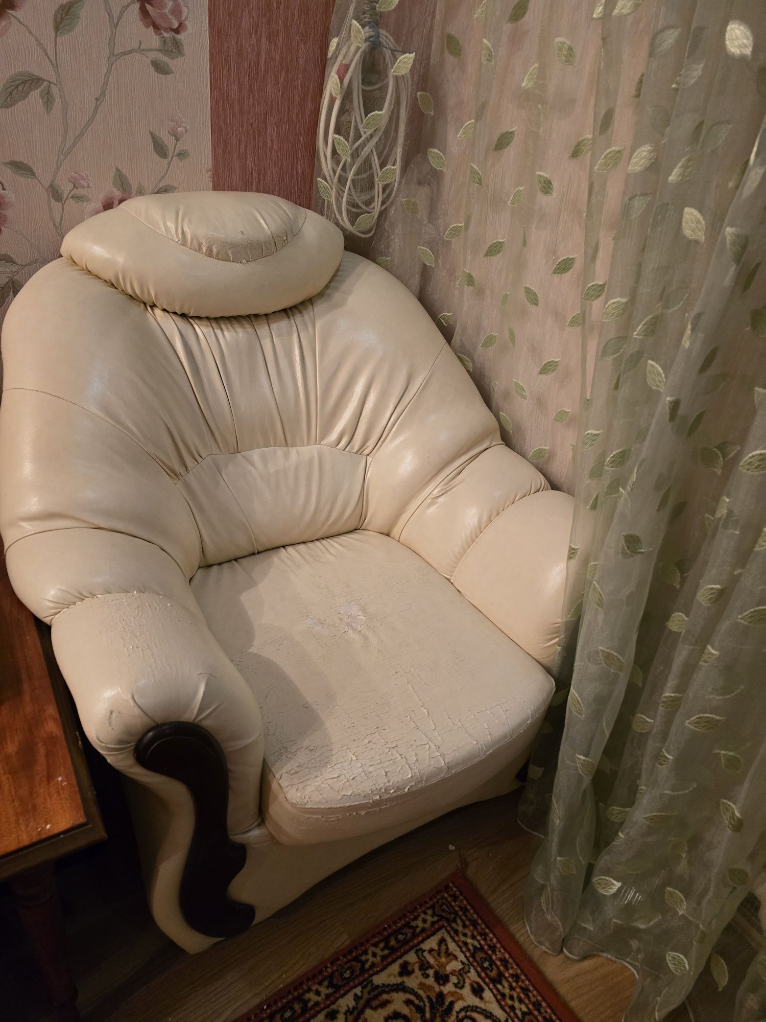 Продам диван и кресло для перетяжки