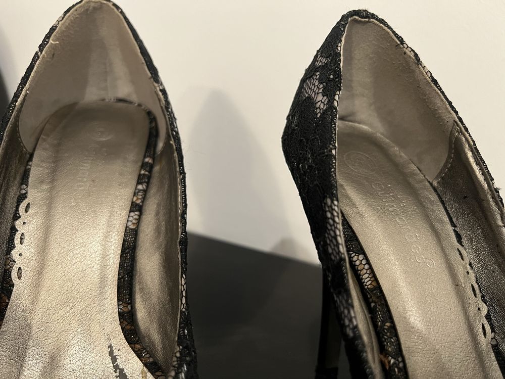 Sapato de salto Calçado Guimarães com renda