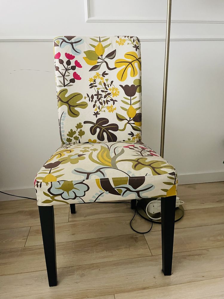 Ikea Bergmund krzesło tapicerowane w kwiaty z wymiennym pokrowcem