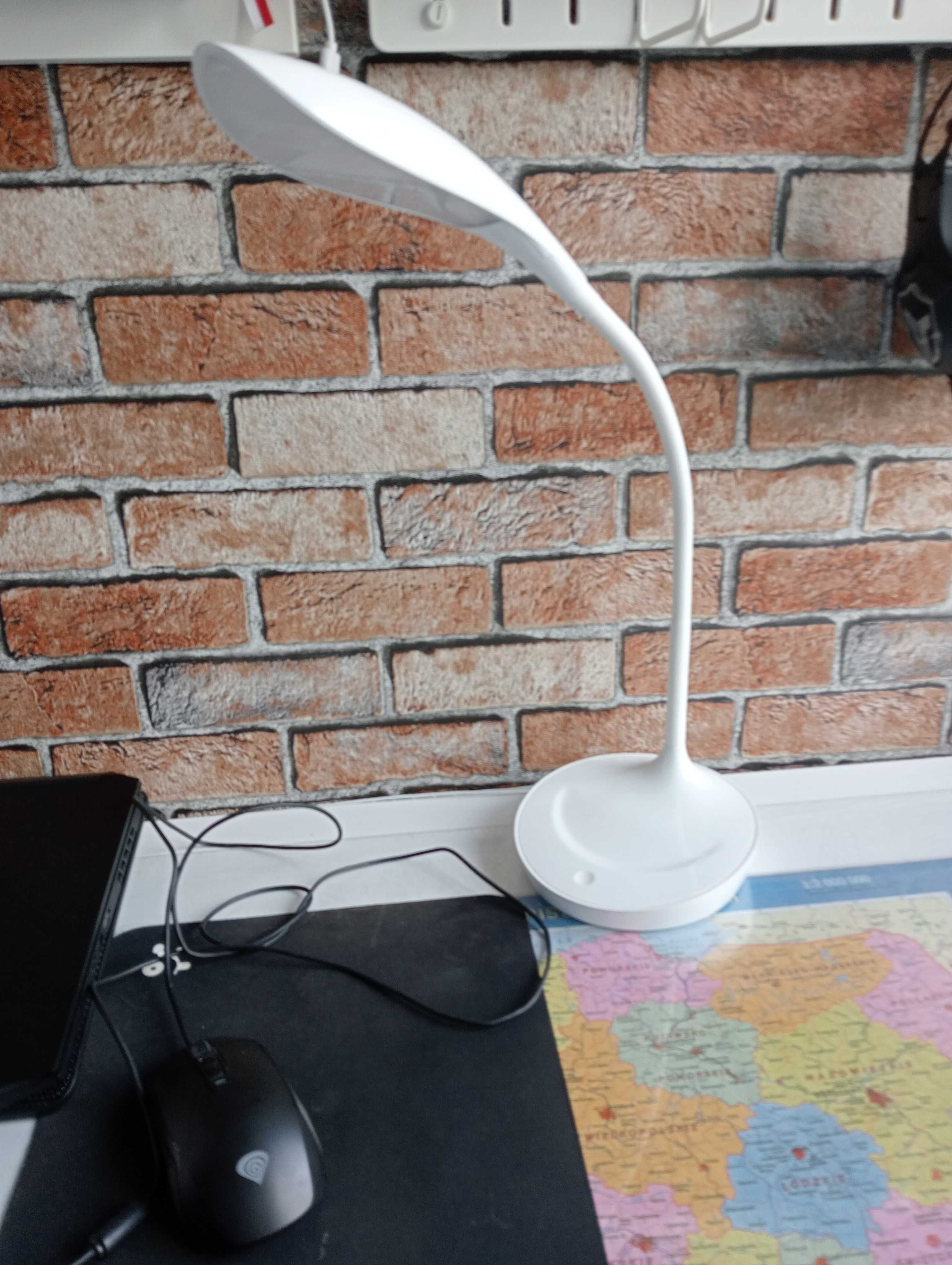Lampa na biurko lub stolik nocny kolor biały
