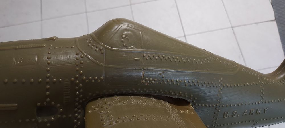 Avião militar plástico