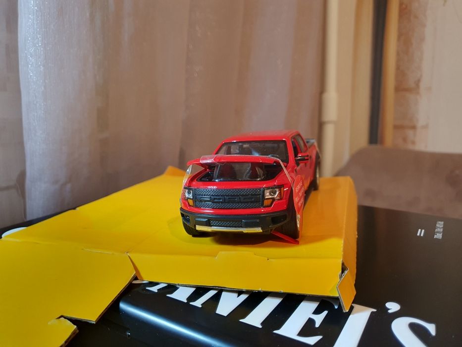 Модель автомобіля Ford F-150 SVT Raptor маштаб 1:34