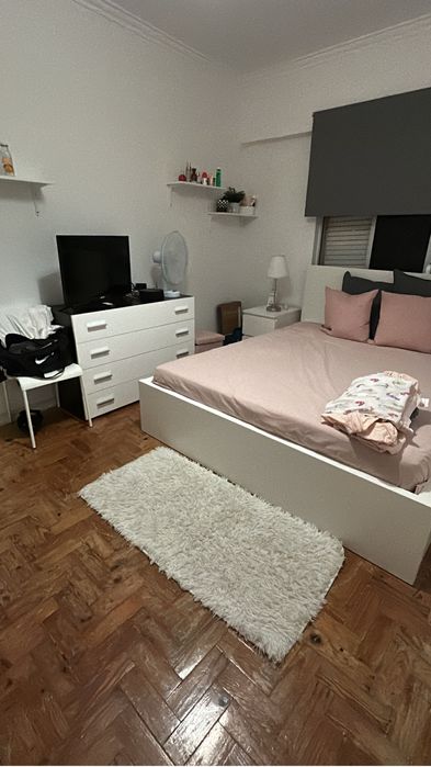 Alugo quarto para senhora ou estudante