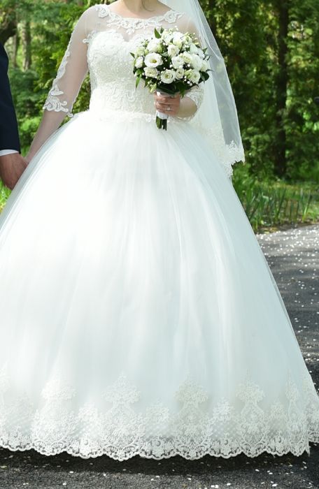 Продаю весільну сукню