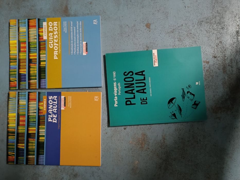 Vendo livros escolares novos