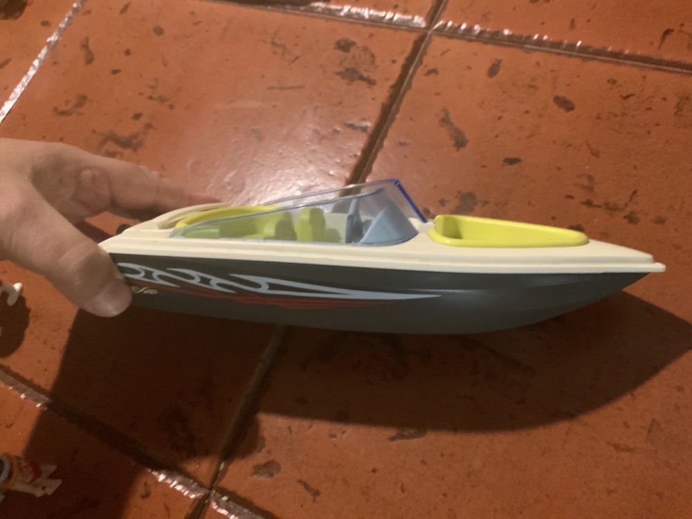 RESERVADO Playmobil. Barco, 6 figuras e um buggy(falta uma roda)