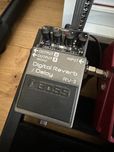 Pedal de Reverb e Delay Boss RV-3