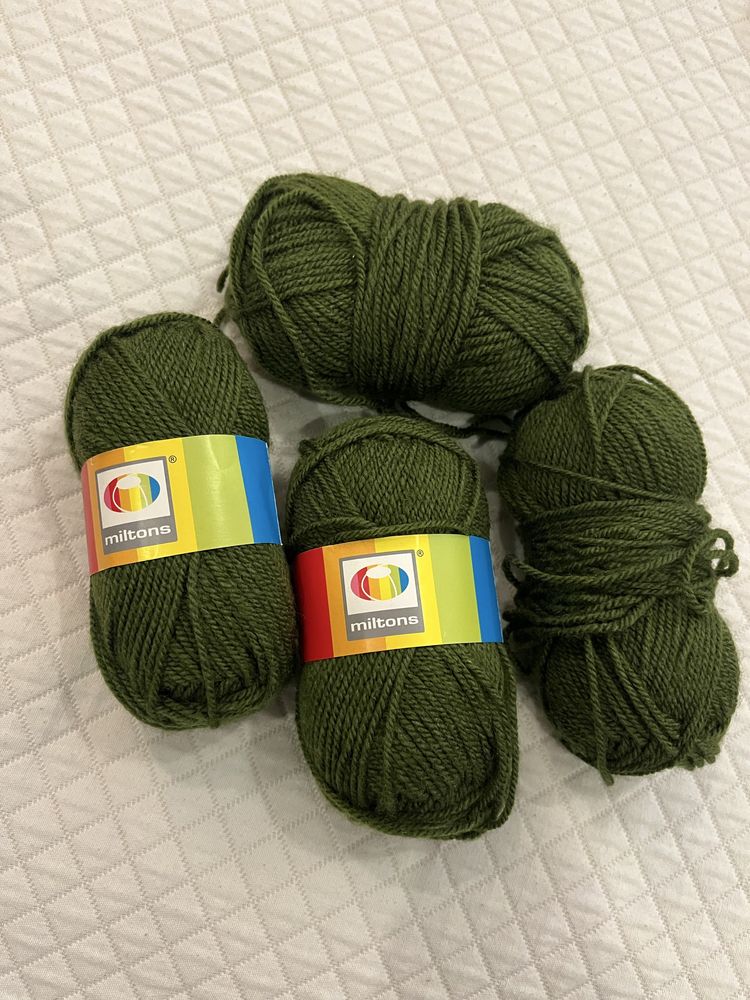 Lã de tricô verde meio escuro