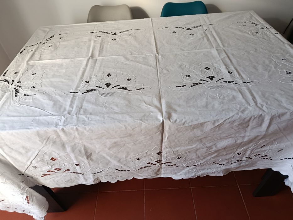 Toalha branca bordada