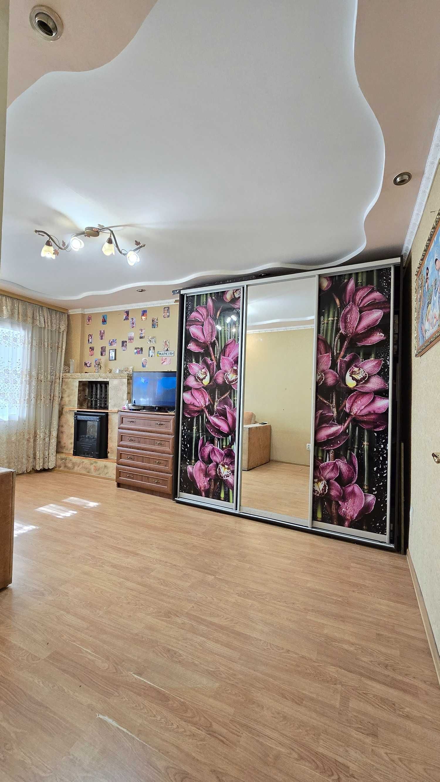 Продається 4-кімнатна квартира ЧЕШКА, вул. Достоєвського, 2