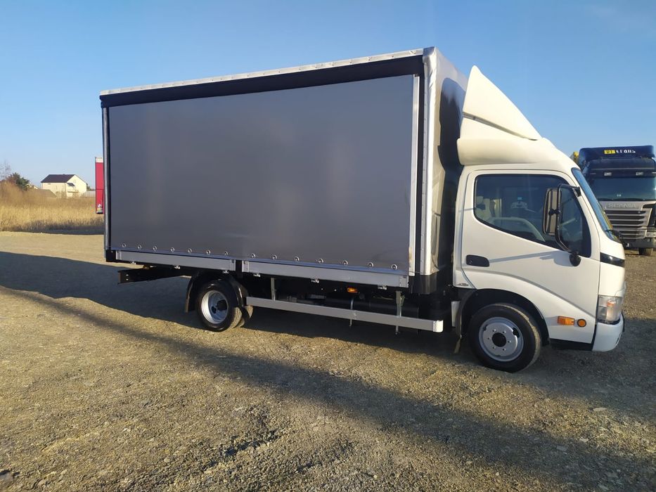 Toyota Dyna 'M35.33' 3.0L [D-4D] 144HP Carroçaria tipo TIR (8 Paletes)