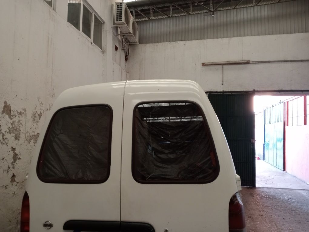 Nissan vanette em bom estado