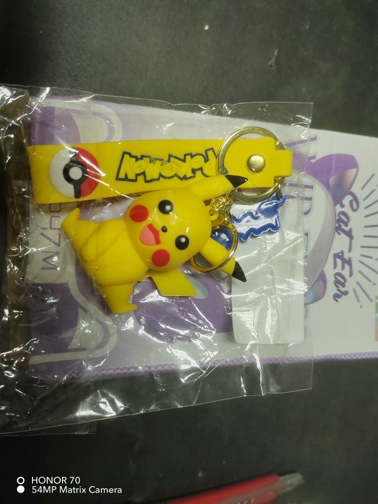 Portachaves C/ Boneco Pokémon Picachu e Eevee