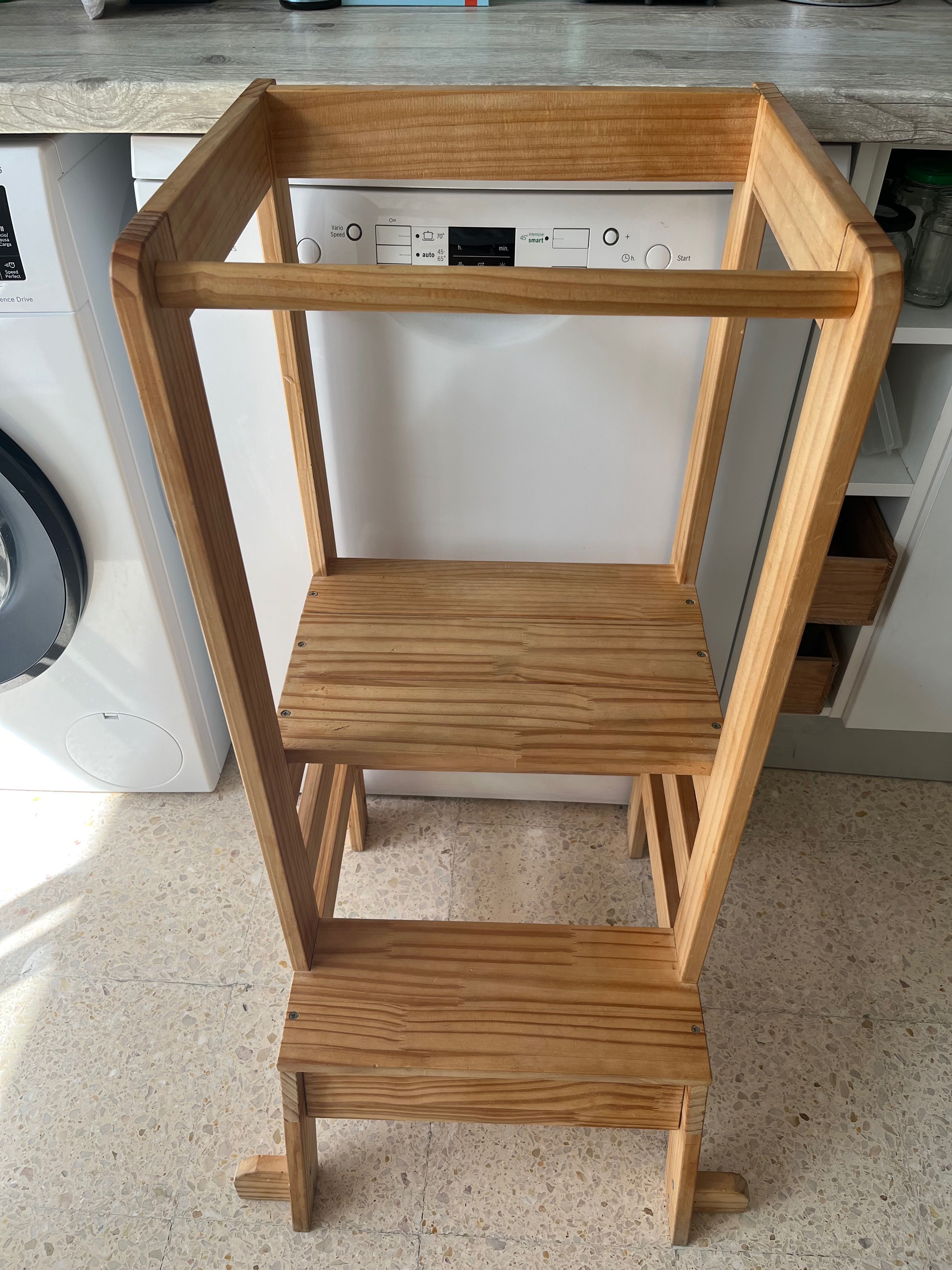 Torre de aprendizagem Montessori em madeira maciça como nova