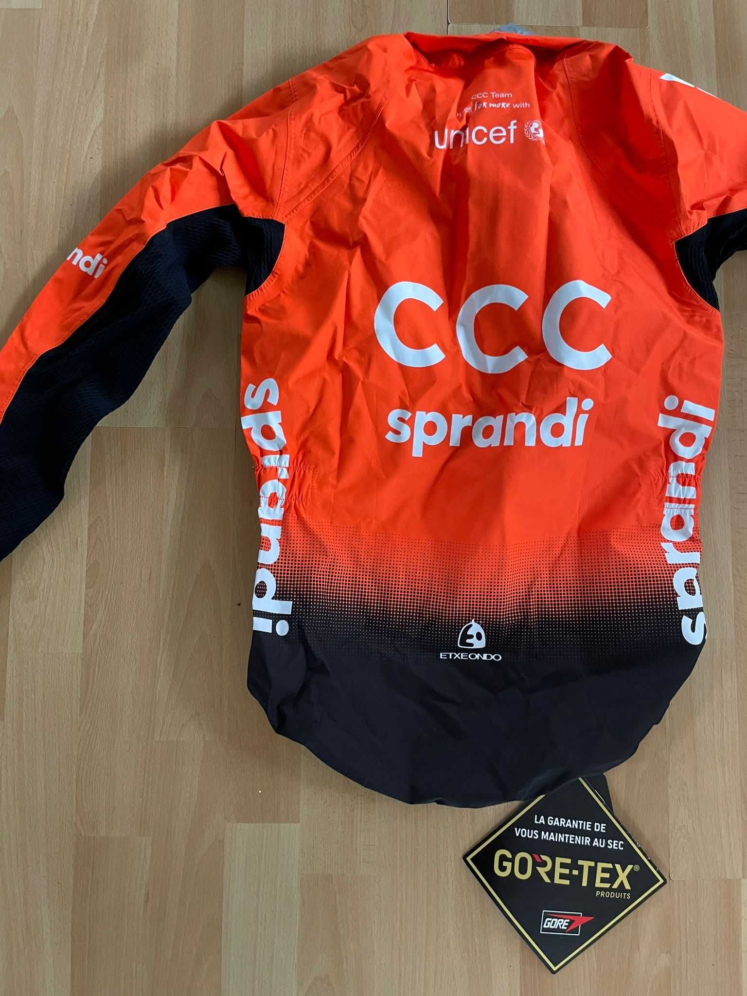 Odzież kolarska/ Kurtka ocieplana CCC Sprandi marki ETXEONDO GORE-TEX