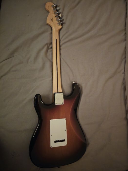 Squier Affinity Stratocaster 3 Tone Sunburst SSS