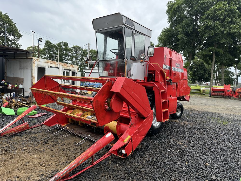 Комбайн зернозбиральний Massey Ferguson 330