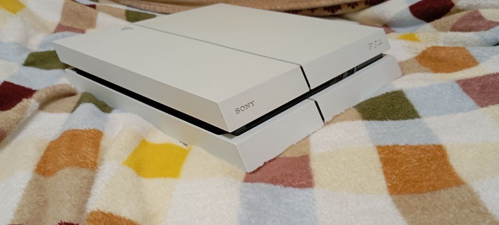 Продам PS 4 fat на 408 gb
