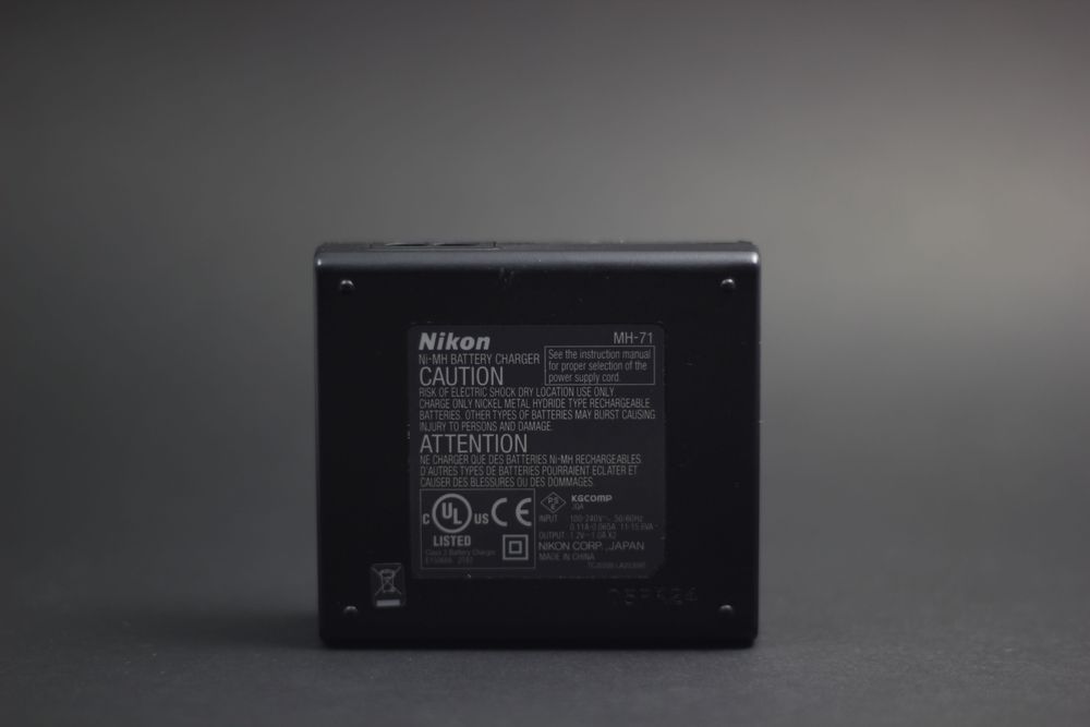 Nikon CoolPix Carregador MH-71