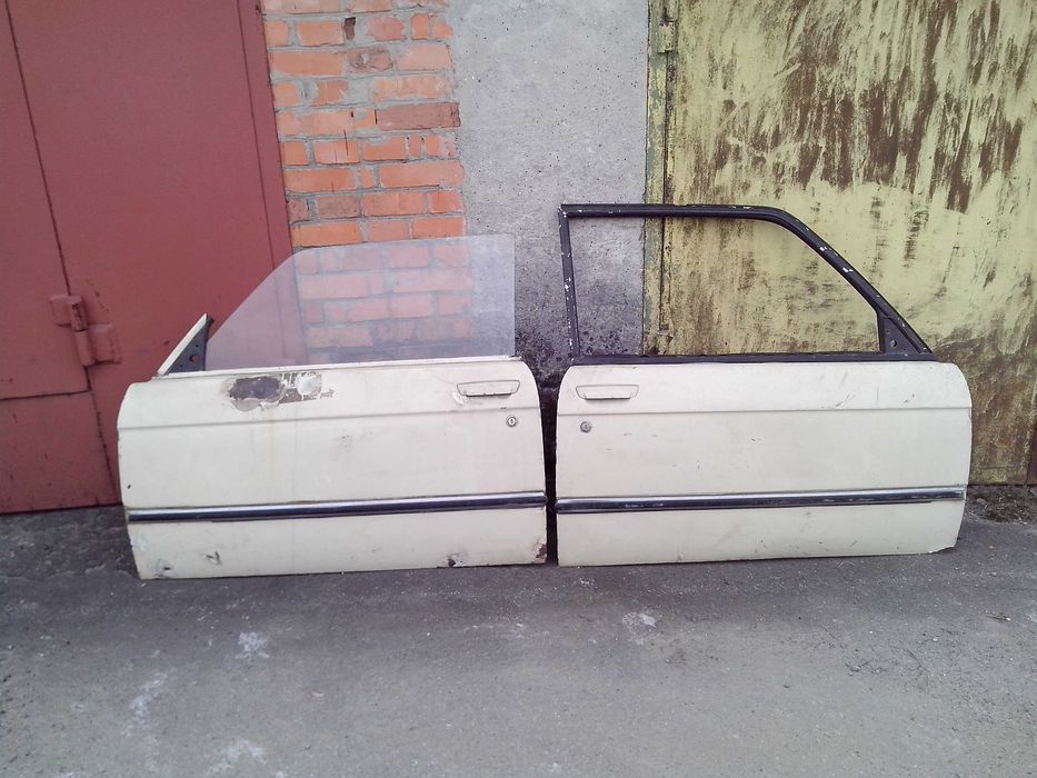 BMW E21. Двери разборка