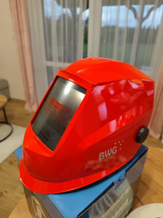 Przyłbica spawalnicza. Samo ściemniająca