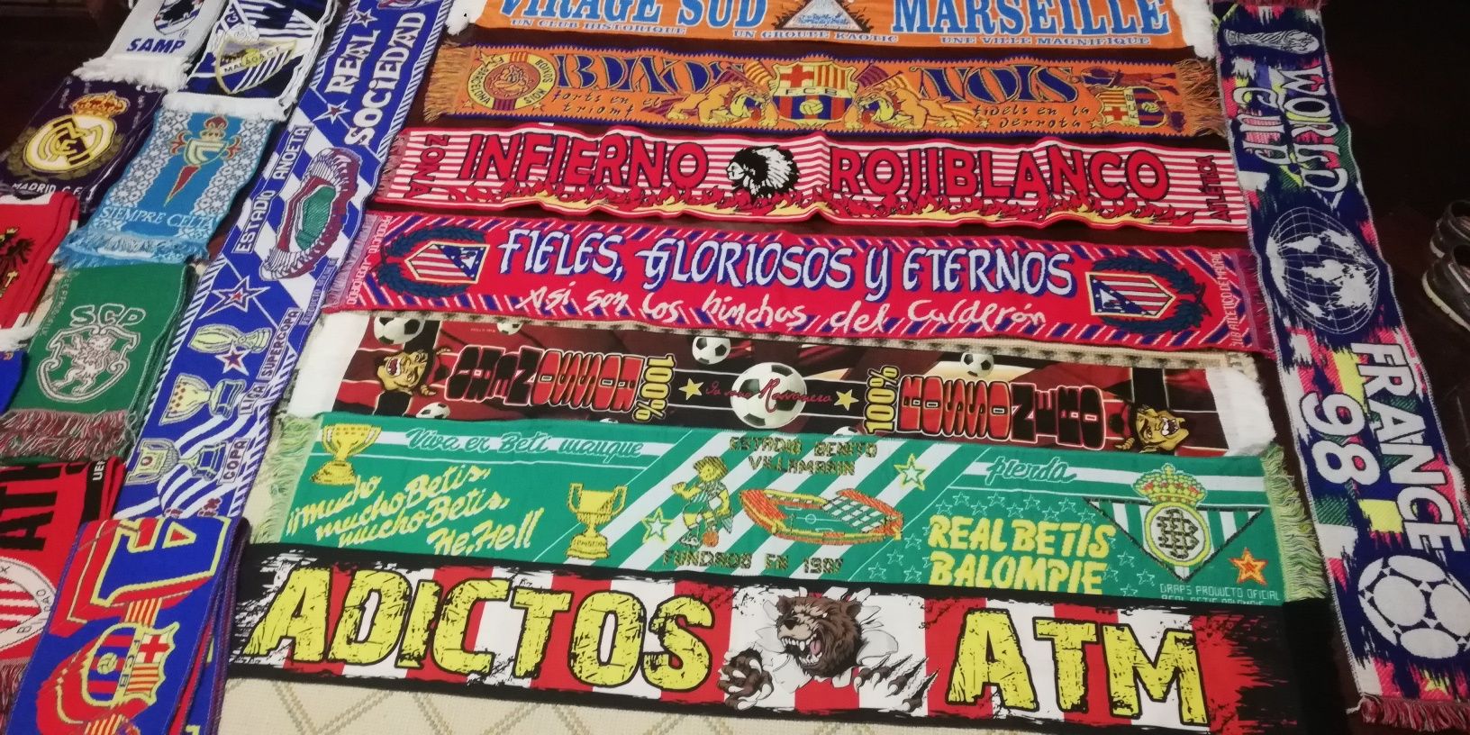 20 Cachecoisbde clubes e claques de Futebol