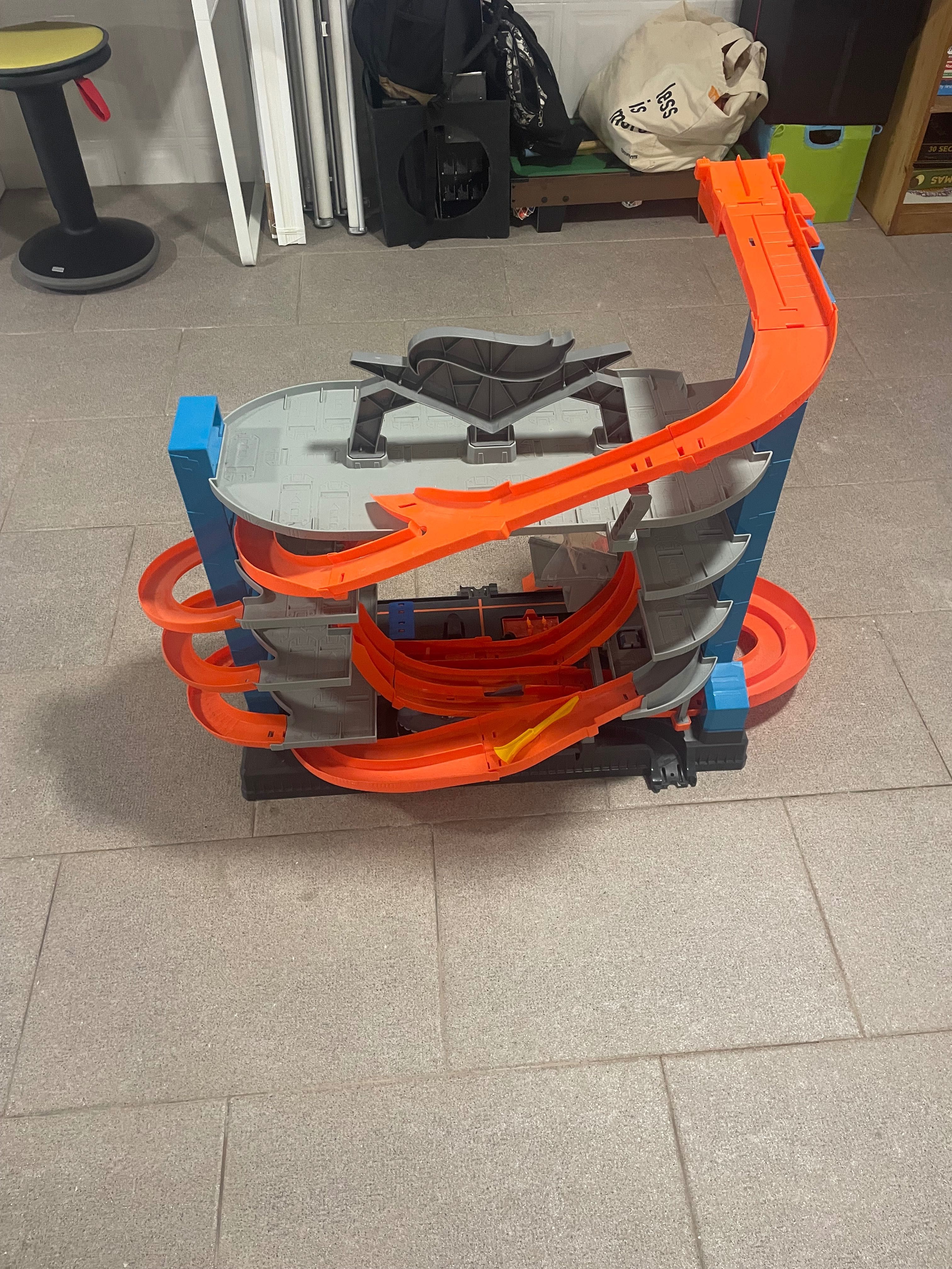Hotwheels ultimate garage