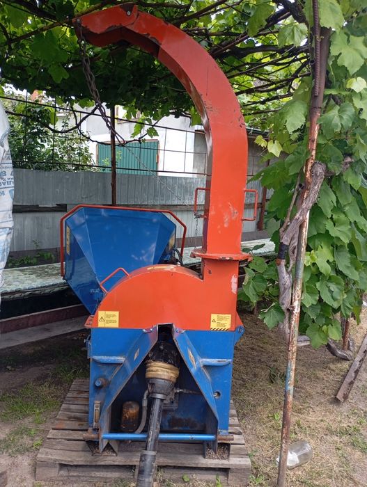 Продам подрібнювач деревини PL-160