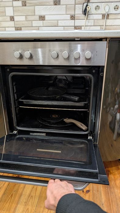 Вбудована електроплита та електродуховка BEKO