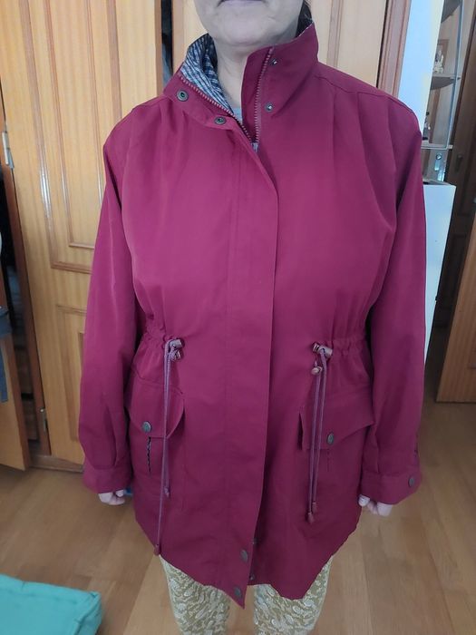 Parka feminina marca Aierda veste L usada