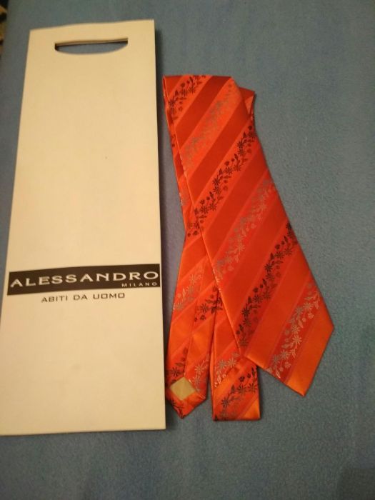 Продам краватки нові, брендові.