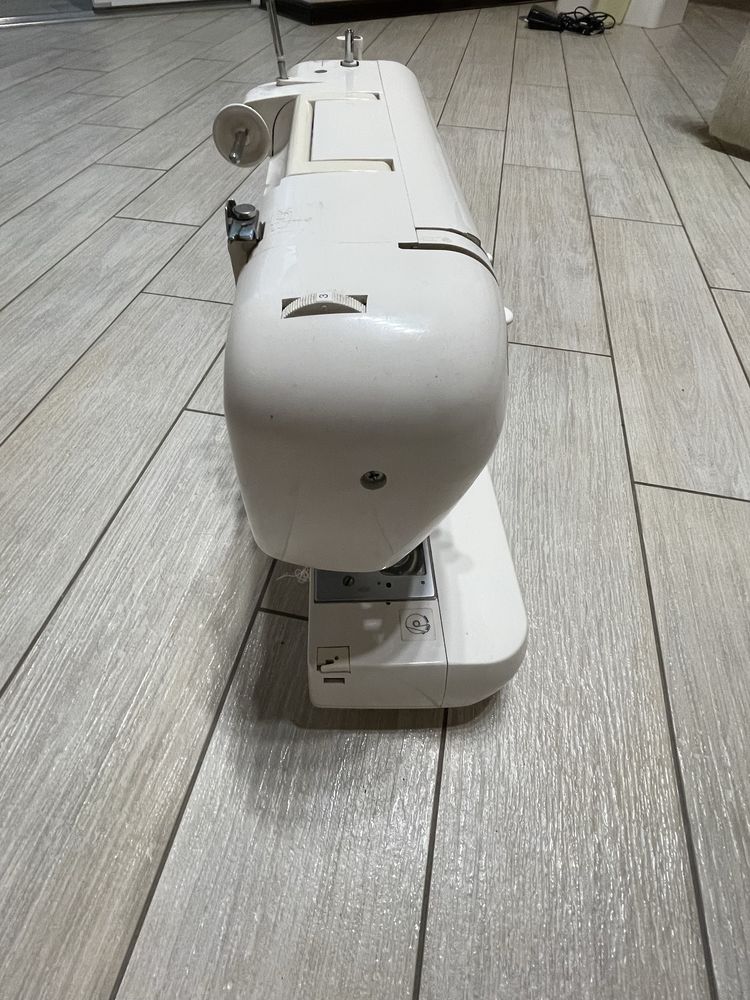 Швейна машинка Jaguar  Elegans 60