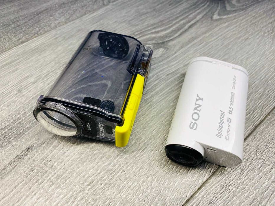 Екшн-камеру Sony HDR-AS100V з Wi-Fi та GPS