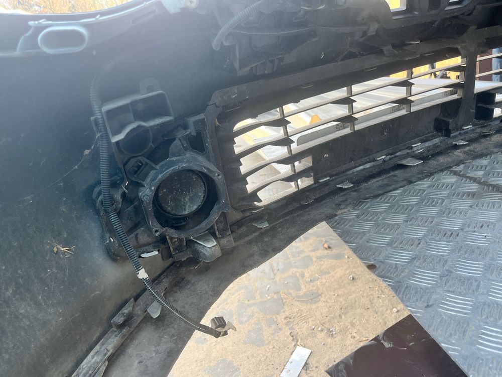 Zderzak przedni Renault Clio IV bialy
