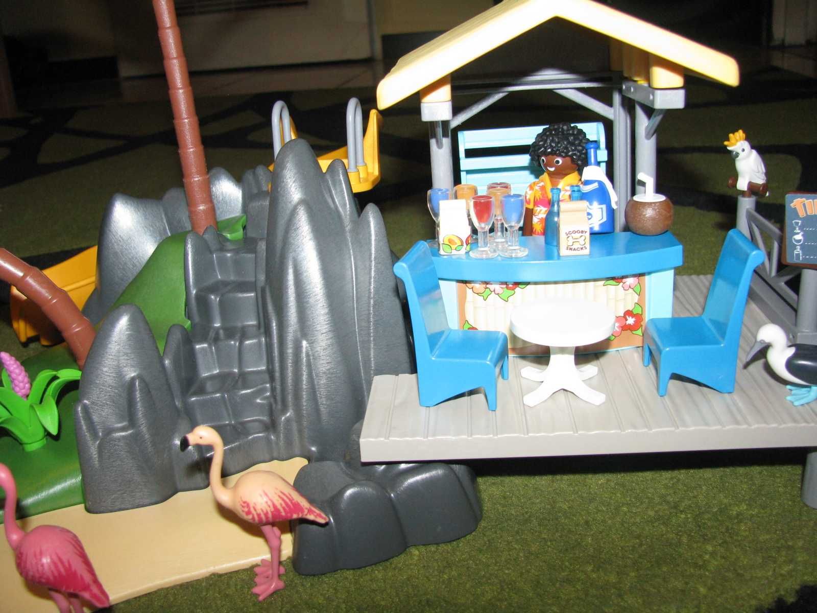 Wyspa karaibska z barem, zjeżdżalanią i akcesoriami playmobil