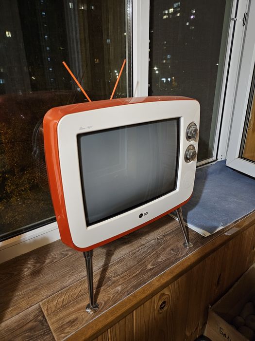 Телевизор LG Retro дизайн