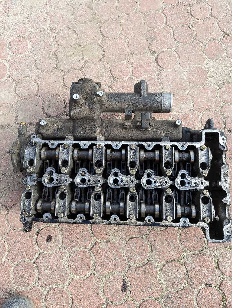 Головка блока циліндров на двигун 2.7 дизель Mercedes/Ssangyong