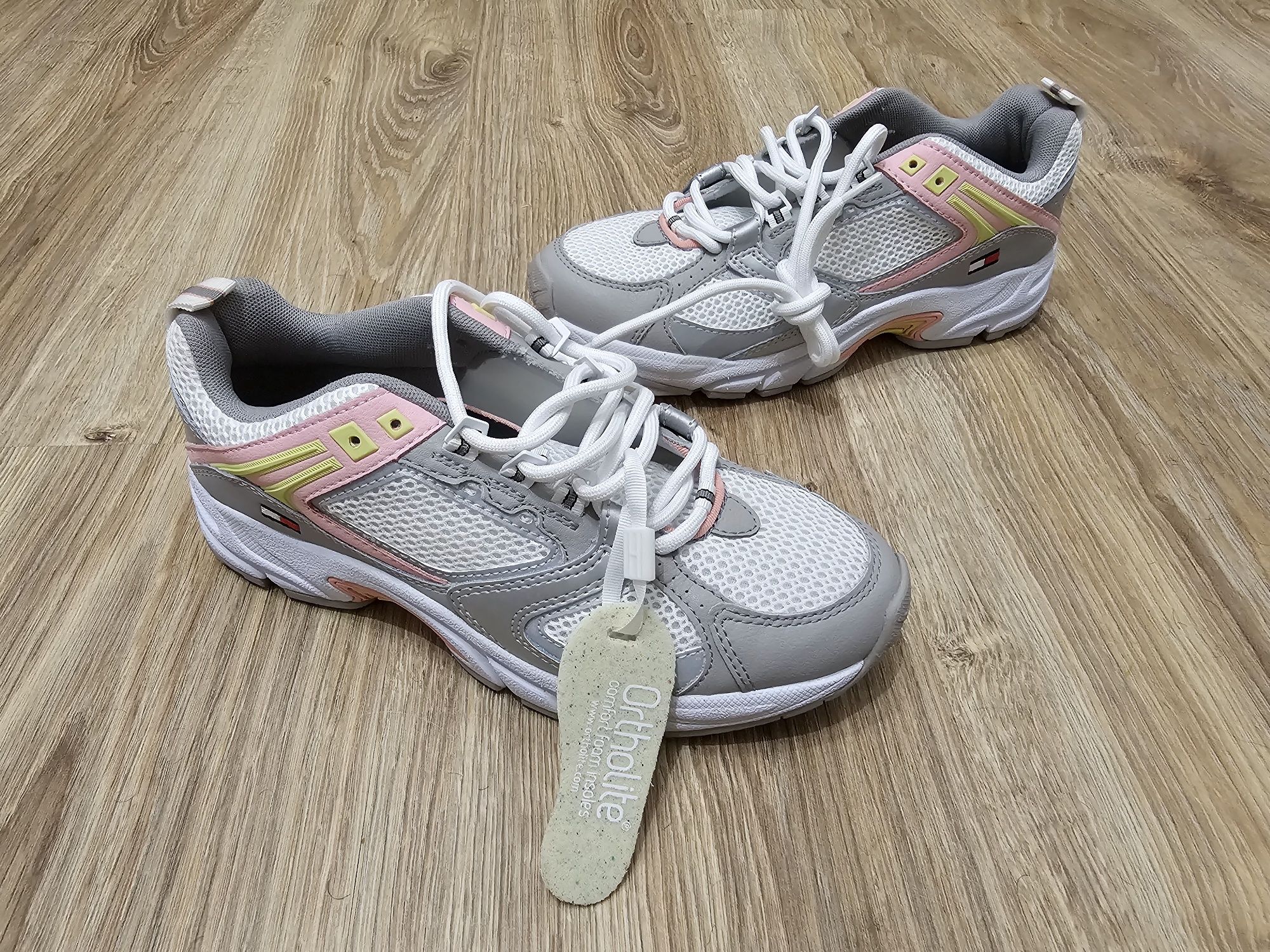 Buty sneakersy jasne sportowe adidasy Nike  Tommy hilfiger 38