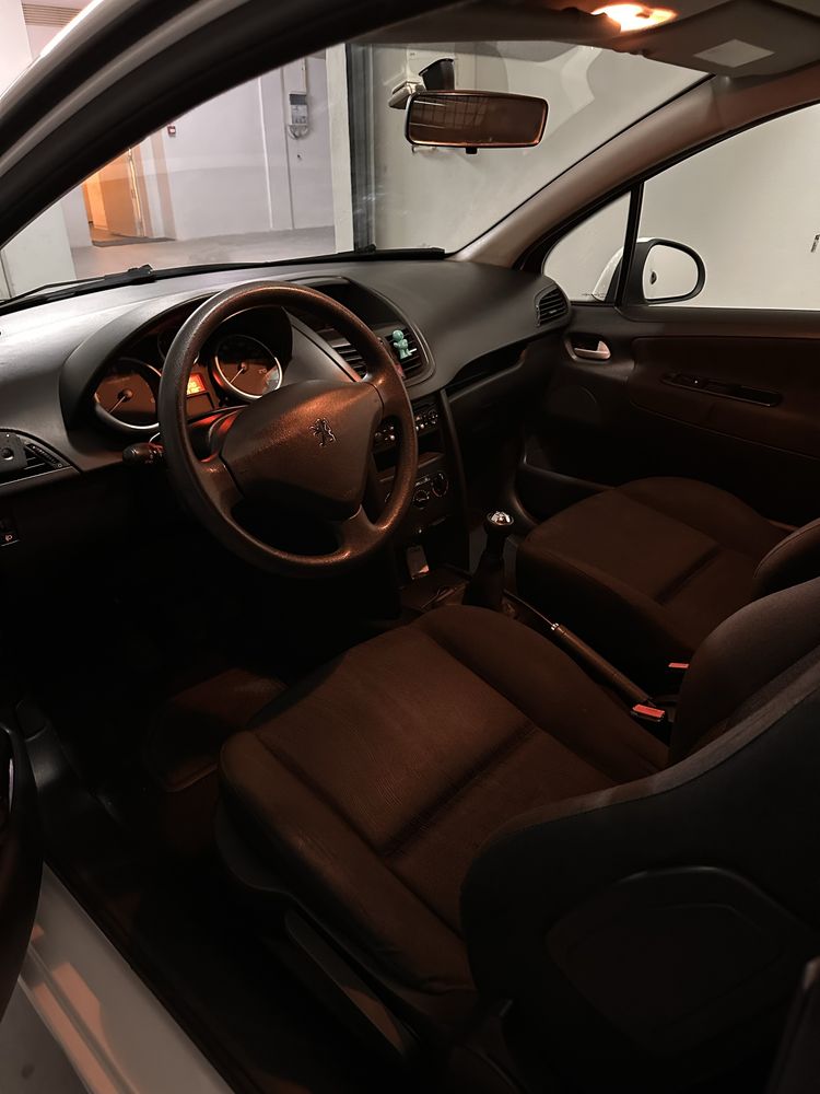 Vendo Peugeot 207 (carrinha) como nova poucos Kms.
