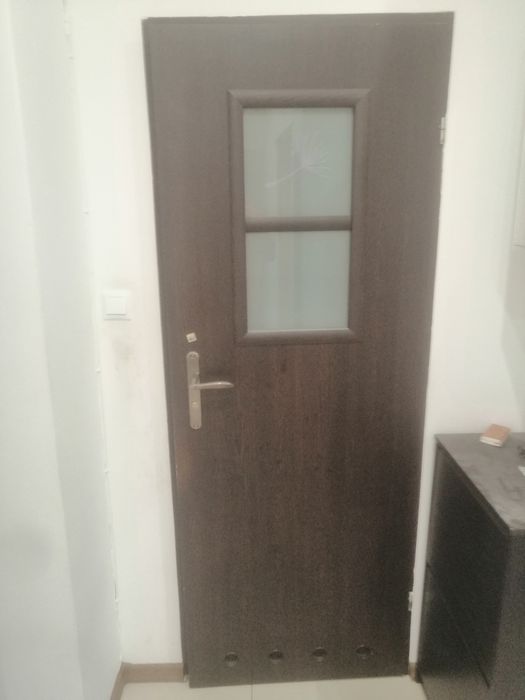 Drzwi łazienkowe 70 l i prawe