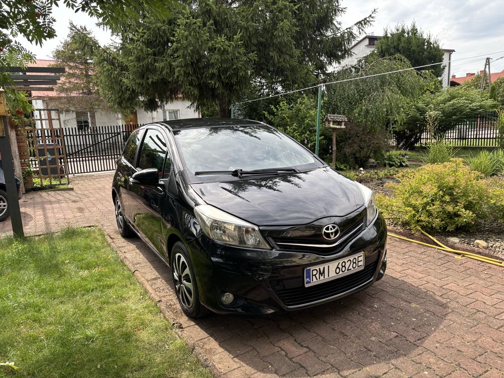 Toyota YARIS  2012 brak rdzy