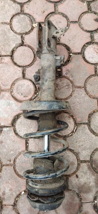 Передні стойки на Opel Vectra опель вектра B