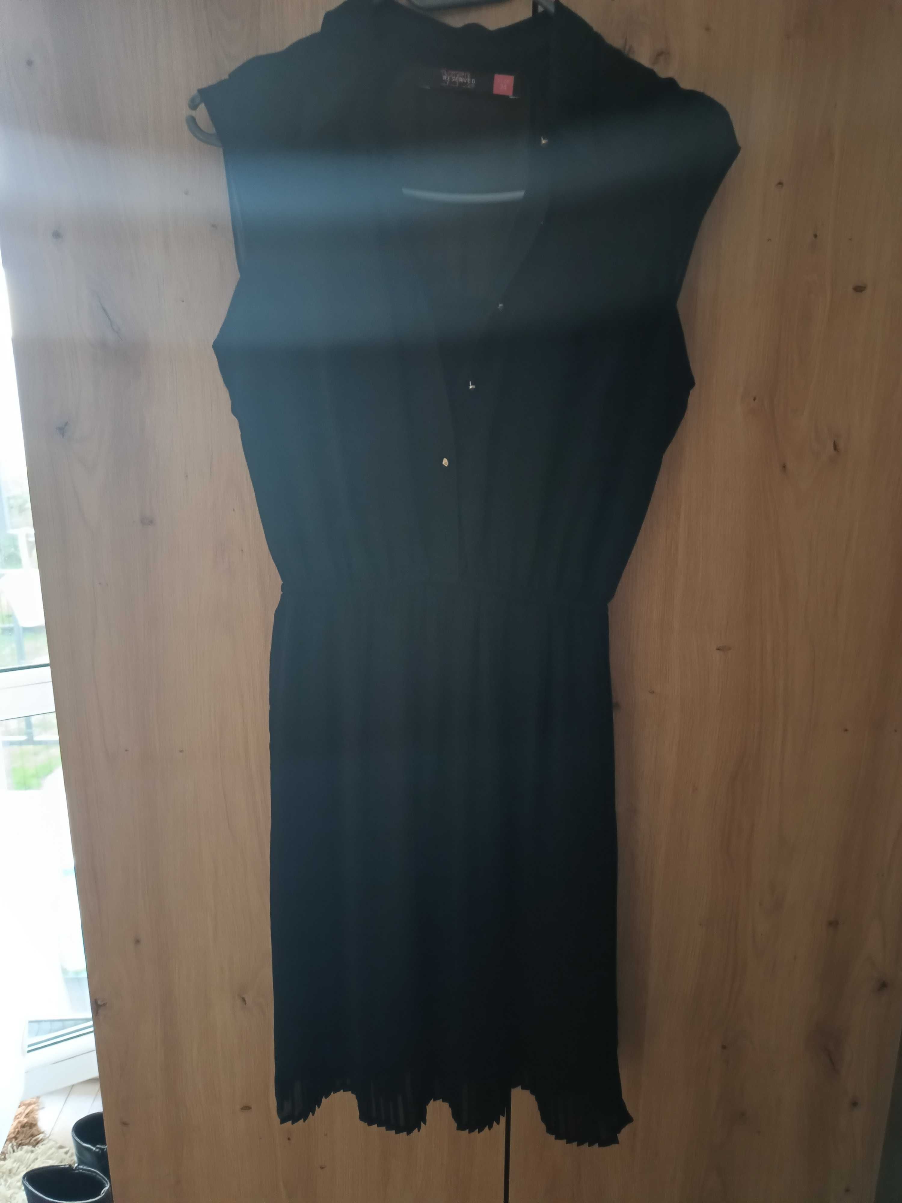 Sukienka mała czarna plisowana