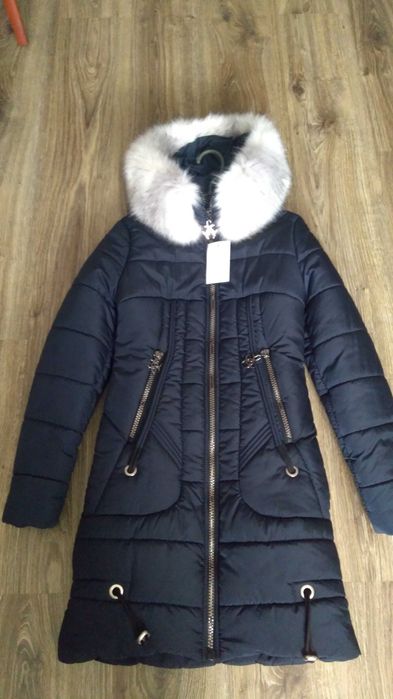 Нова зимова куртка для дівчинки.